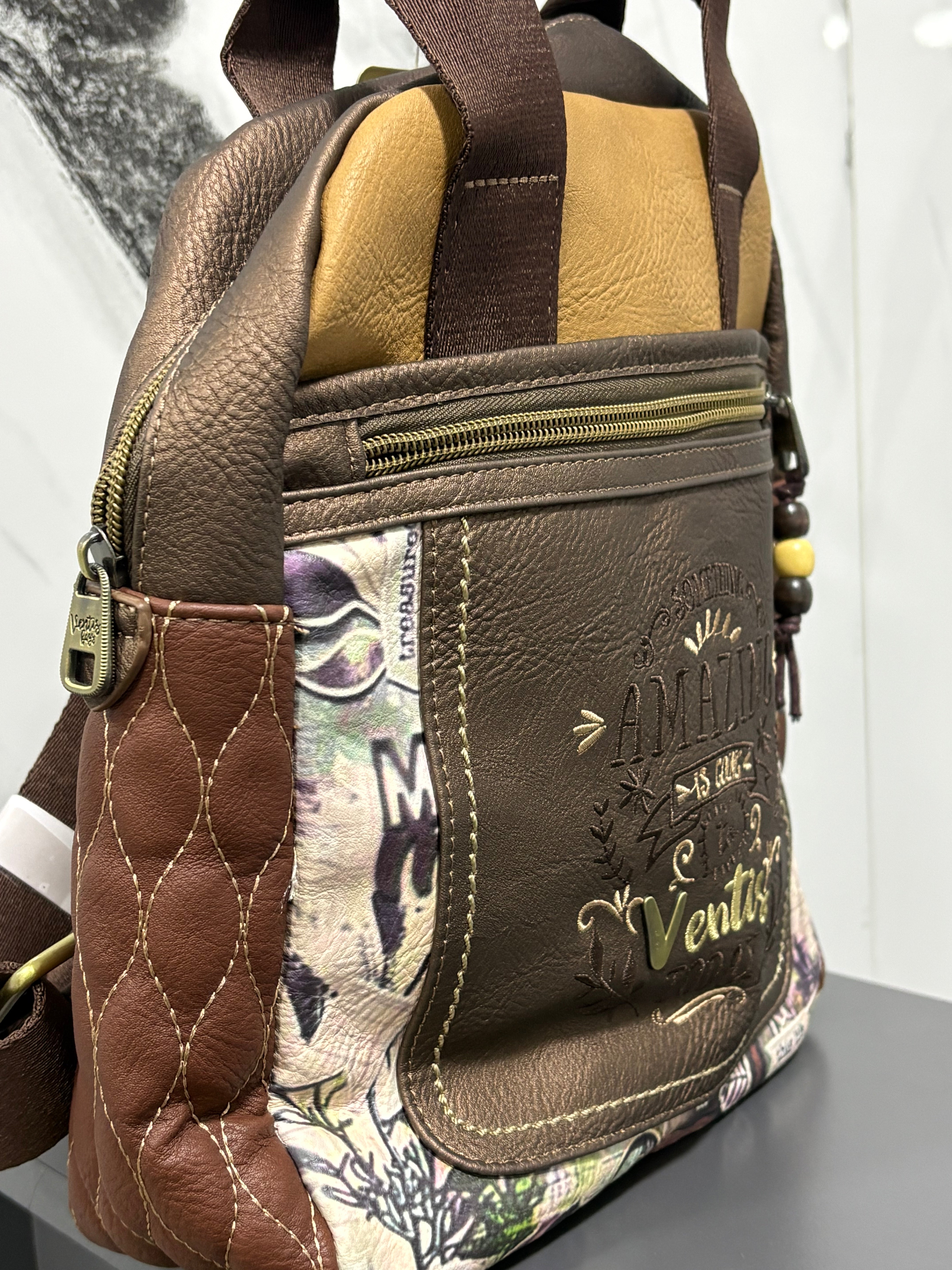 ventis model retro tarz çok bölmeli nakışlı el omuz çapraz model çantası