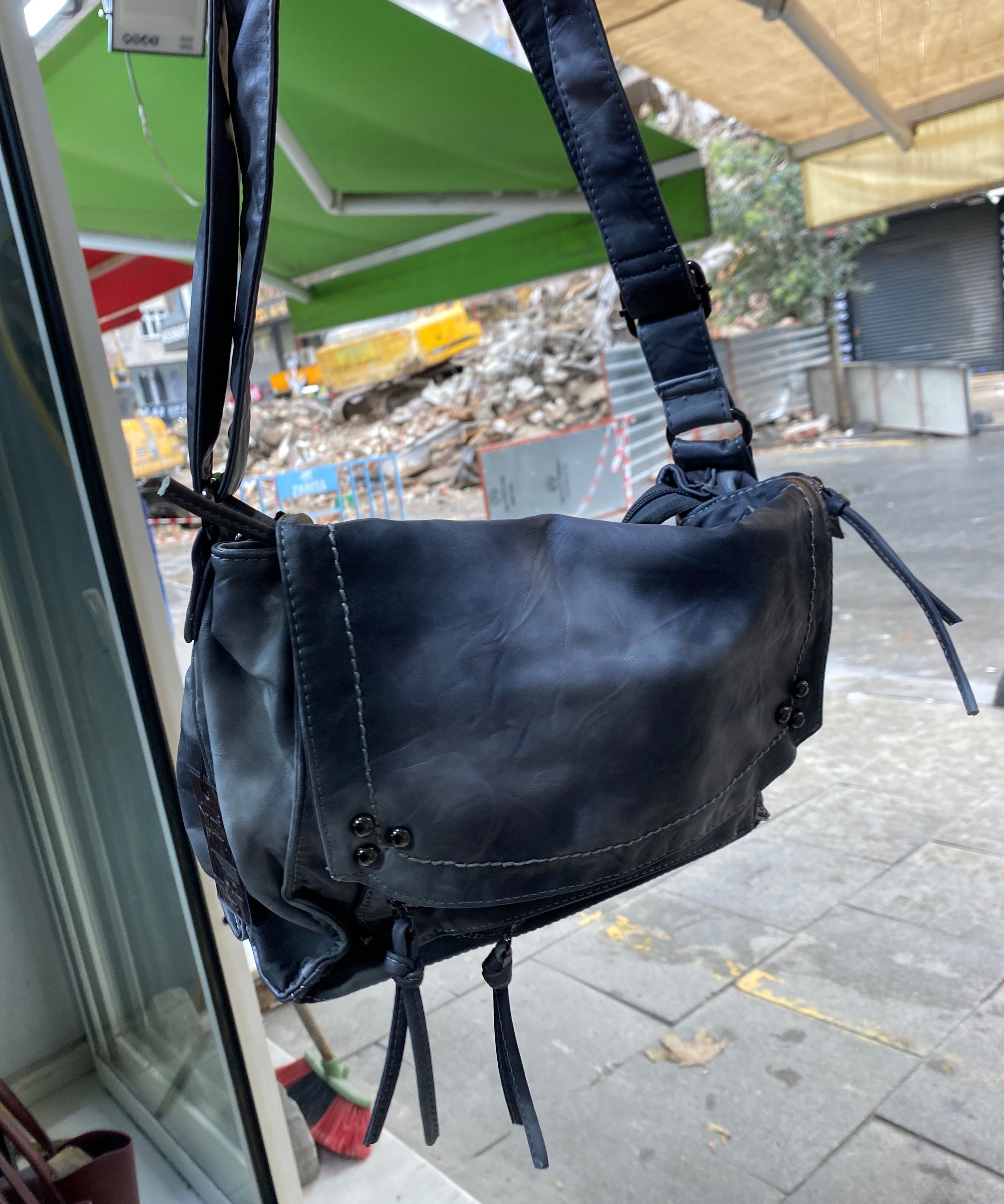 Hafif Çok Gözlü Yumuşak  Yıkama deri çapraz askılı retro detaylı Angel kavi ZB-8015