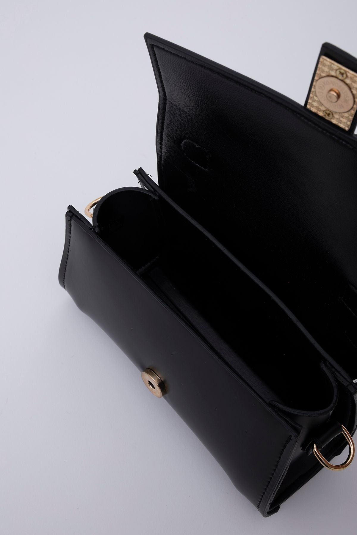 Shk109 Suni Deri Çıtçıtlı Ayarlanabilir Askılı Kadın El, Kol Ve Omuz Çantası U:11 E:19 G:7 cm