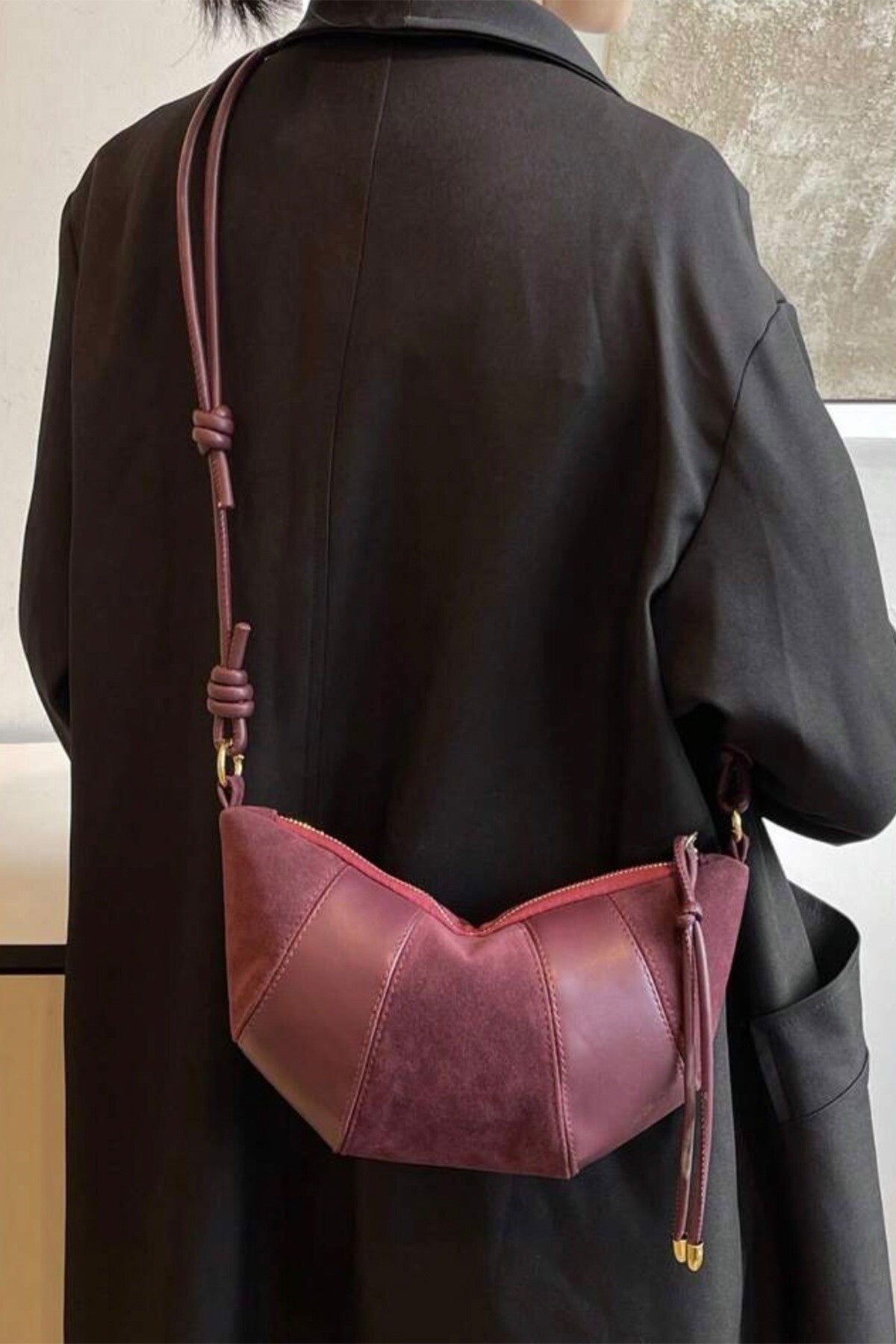 Kahve Süet Deri garni kuruvasan model spor el ve omuz çantası KSCH-4078 - Görsel 2