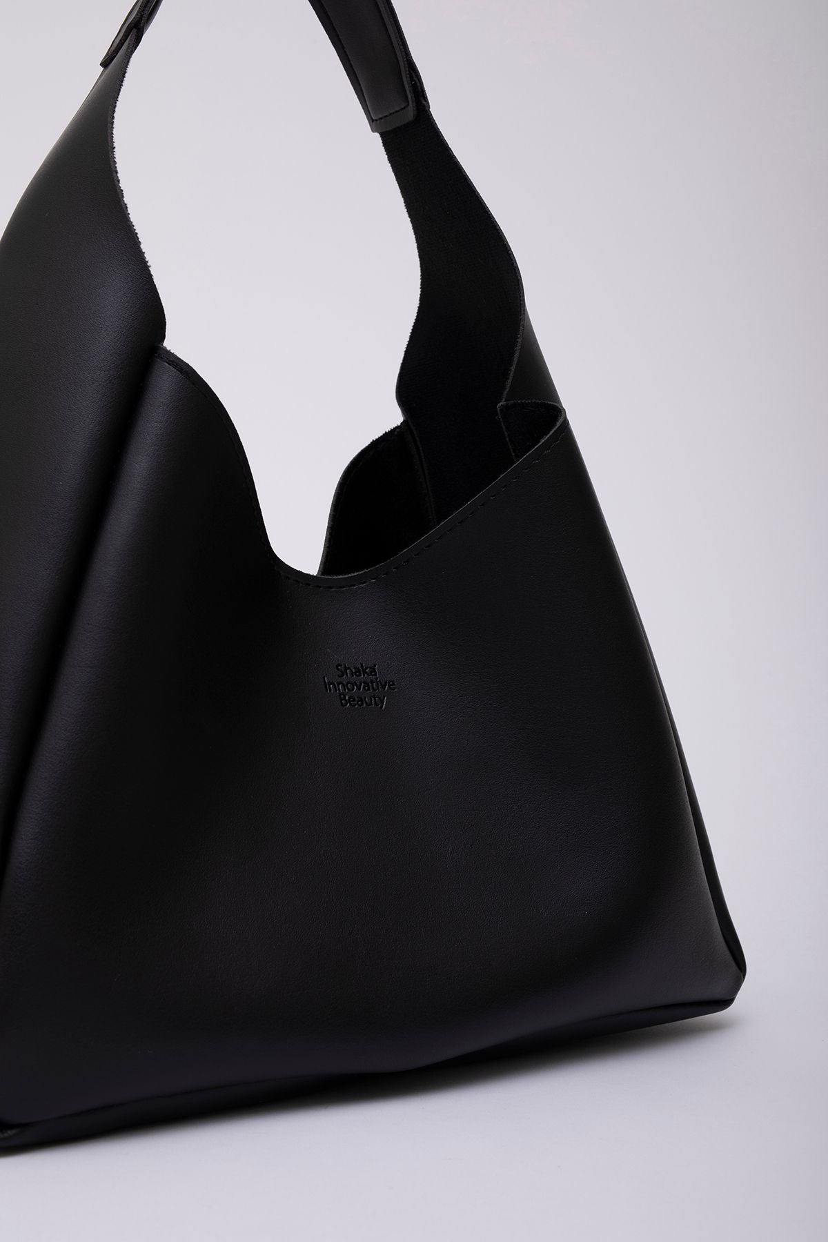 Siyah Shk19 Çıtçıt Kapatmalı Suni Deri Fermuarlı Makyaj Çantalı El Ve Omuz Çantası E:33 U:15 G:10 Cm