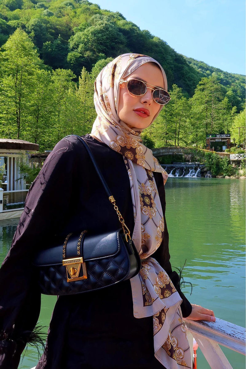 Siyah Oval Kapitone Desen Omuz Çantası