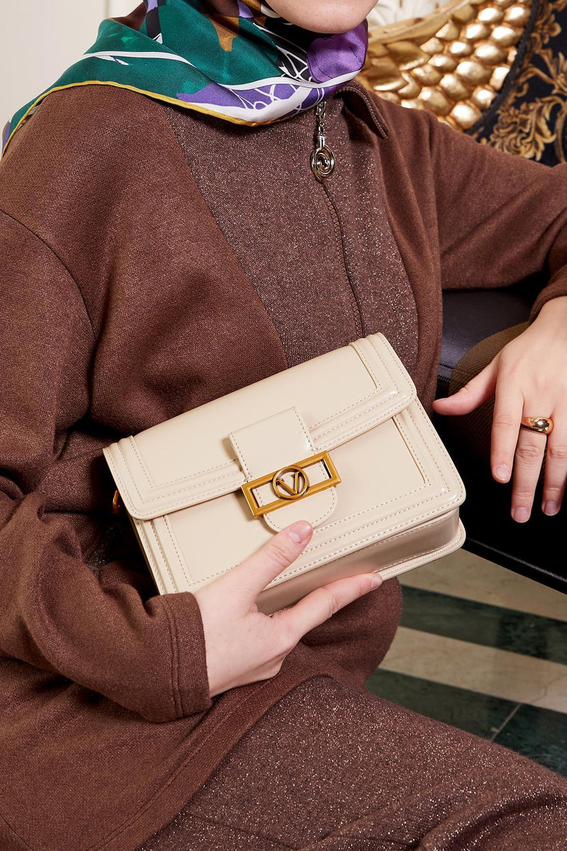 Siyah Deri Zincir Askılı Omuz Çantası