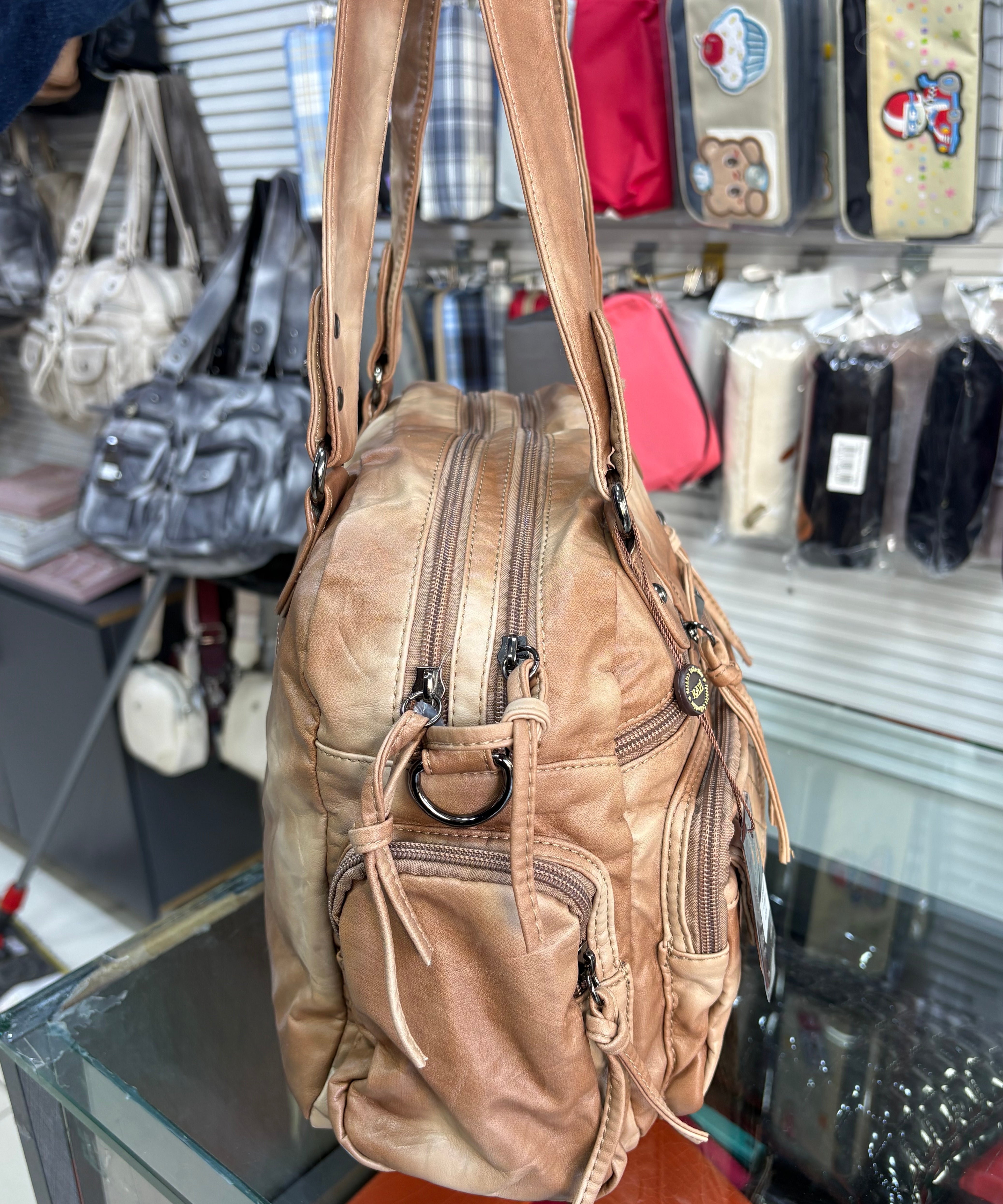 Hafif Çok Gözlü Yumuşak  Yıkama deri çapraz askılı retro kilit detaylı  kavi-8766