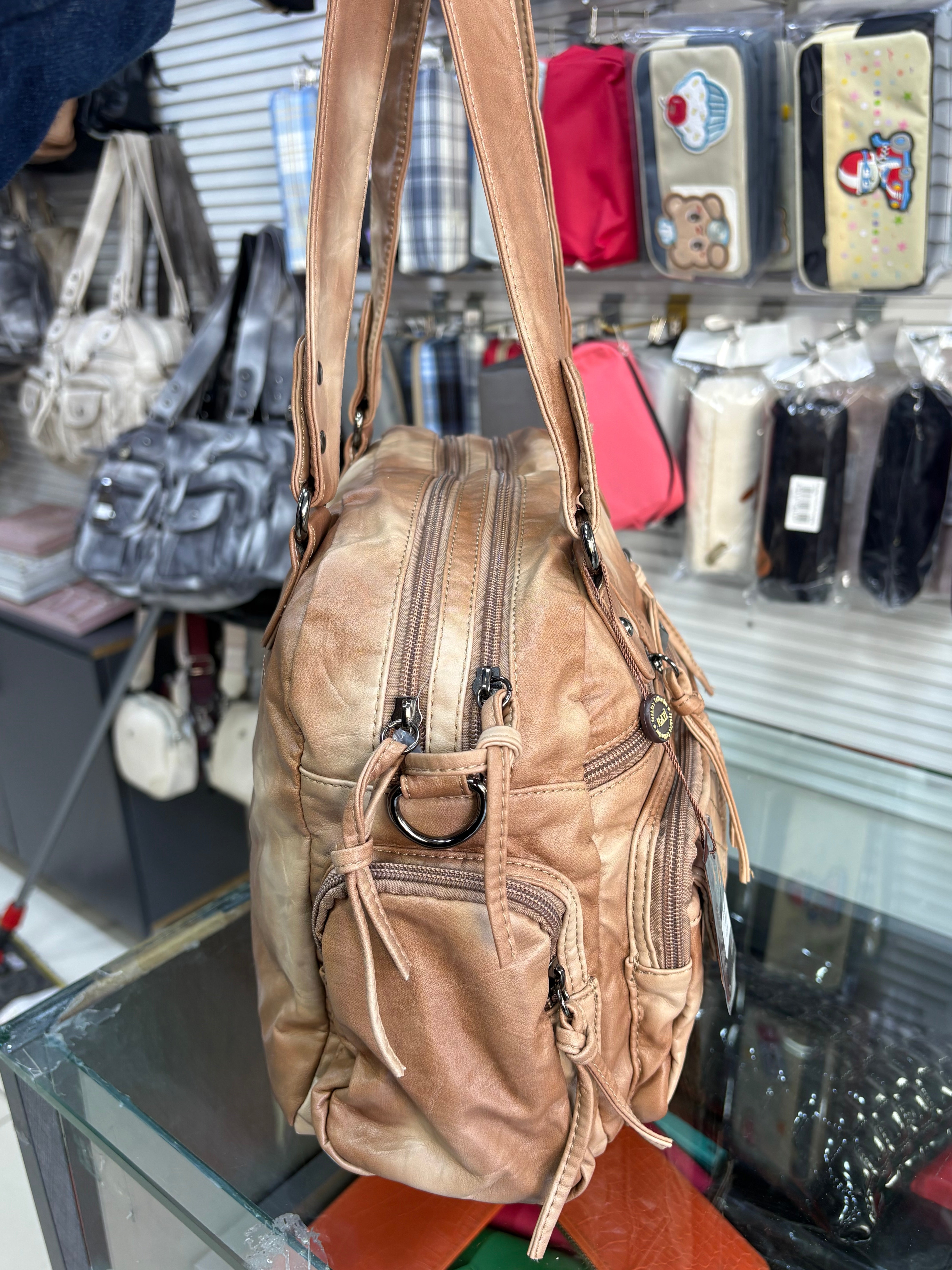 Hafif Çok Gözlü Yumuşak  Yıkama deri çapraz askılı retro kilit detaylı  kavi-8766