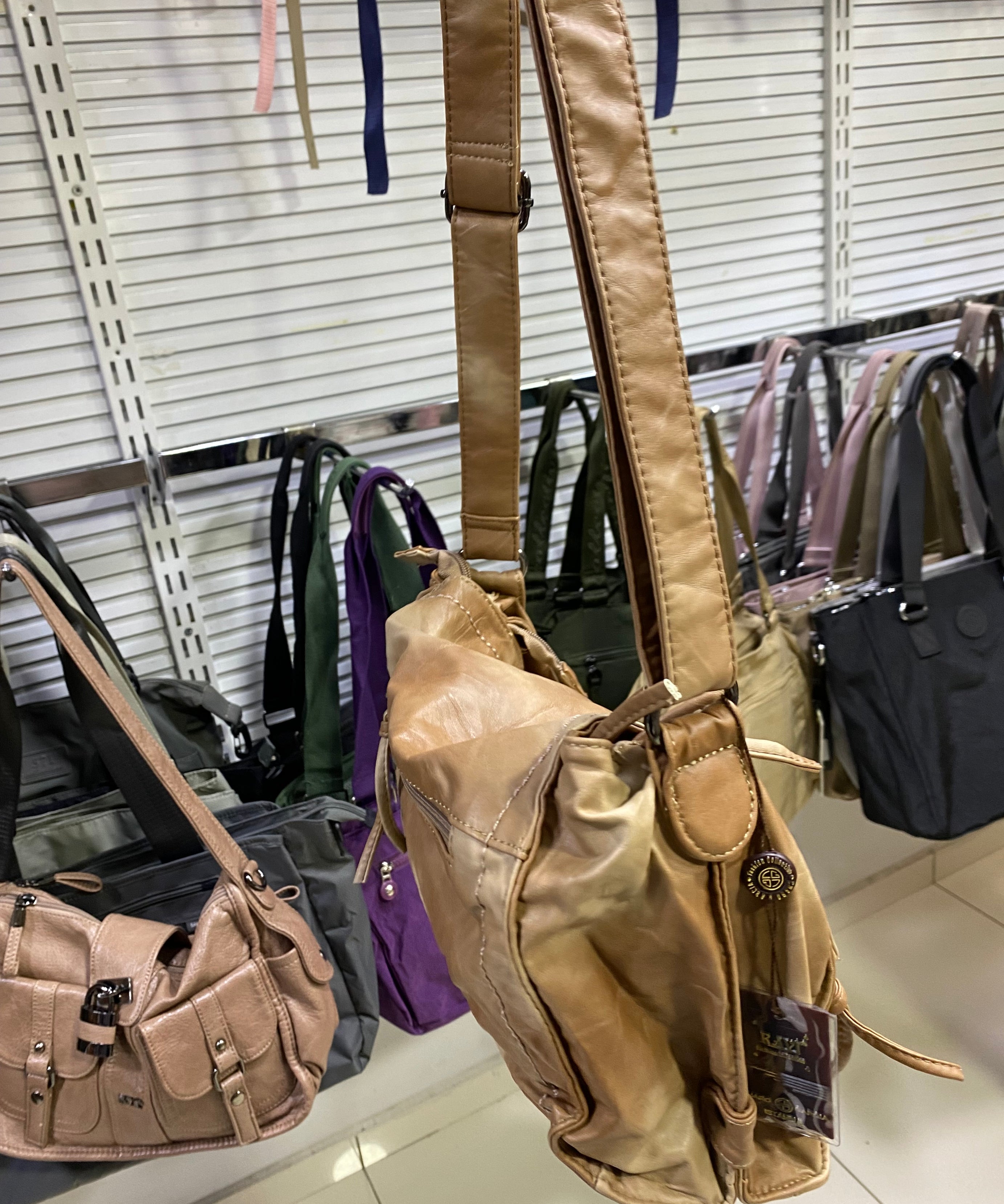 Hafif Çok Gözlü Yumuşak  Yıkama deri çapraz askılı retro detaylı Angel kavi ZB-8015