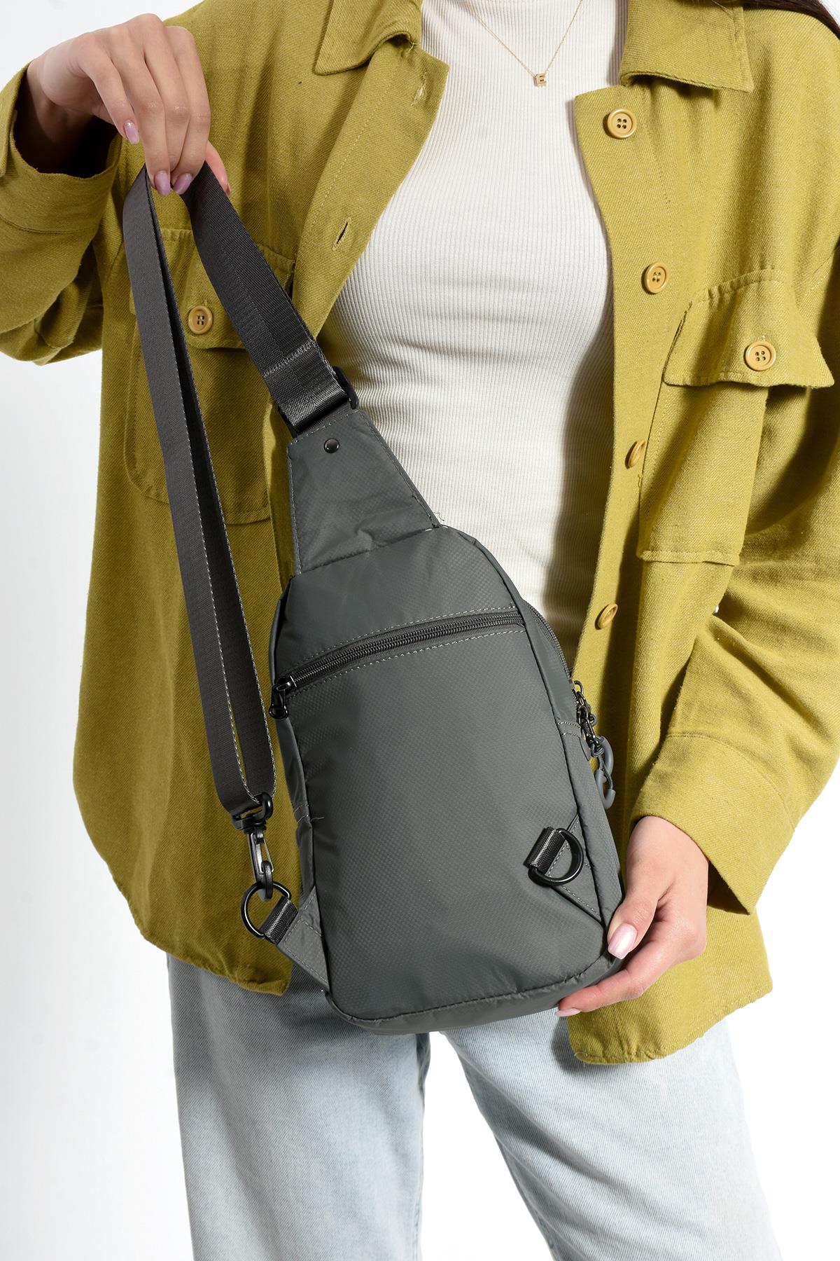 Üç Bölmeli Unisex Bodybag Gri detay 2