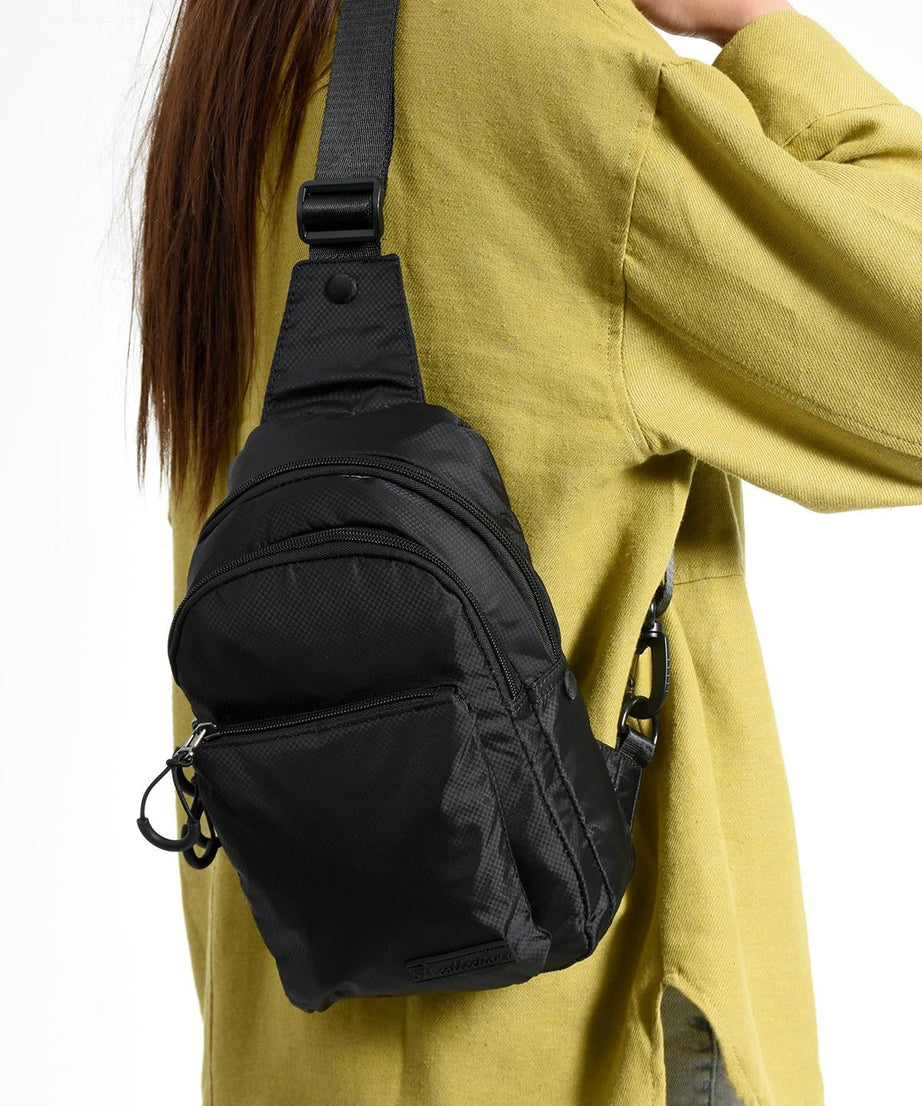 Üç Bölmeli Unisex Bodybag Siyah detay